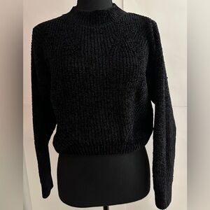 H&M Sweater 
Black 
Great Condition!
It is Youth 12-14 or tiny adult size xs